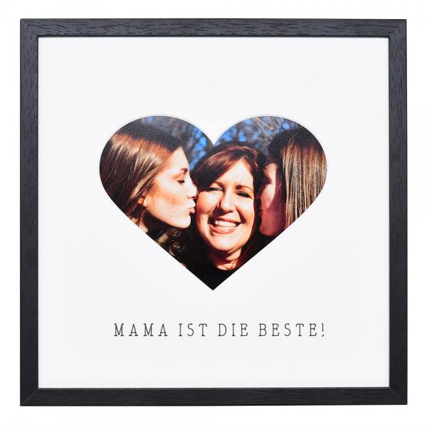 Bilderrahmen mit Herz-Passepartout & Text "Mama ist die Beste!" 30x30 cm | schwarz | Normalglas (2 mm)