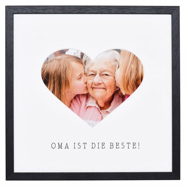 Bilderrahmen mit Herz-Passepartout & Text "Oma ist die Beste!" 30x30 cm | schwarz | Normalglas (2 mm)