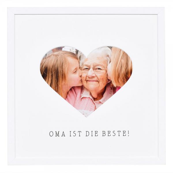 Bilderrahmen mit Herz-Passepartout & Text "Oma ist die Beste!" 30x30 cm | weiß | Normalglas